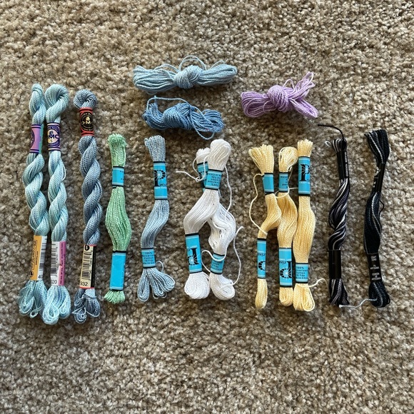 Lot of Embroidery Thread - Picture 2 of 6